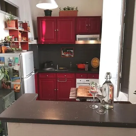 Place Capitole A 2 Pas De Cet Agreable T2 De 48m2 Appartement