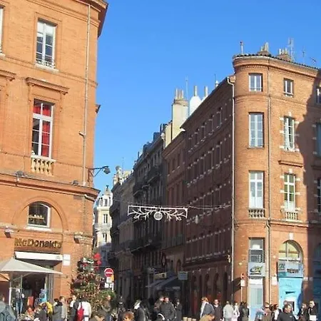 Place Capitole A 2 Pas De Cet Agreable T2 De 48m2 Appartement *